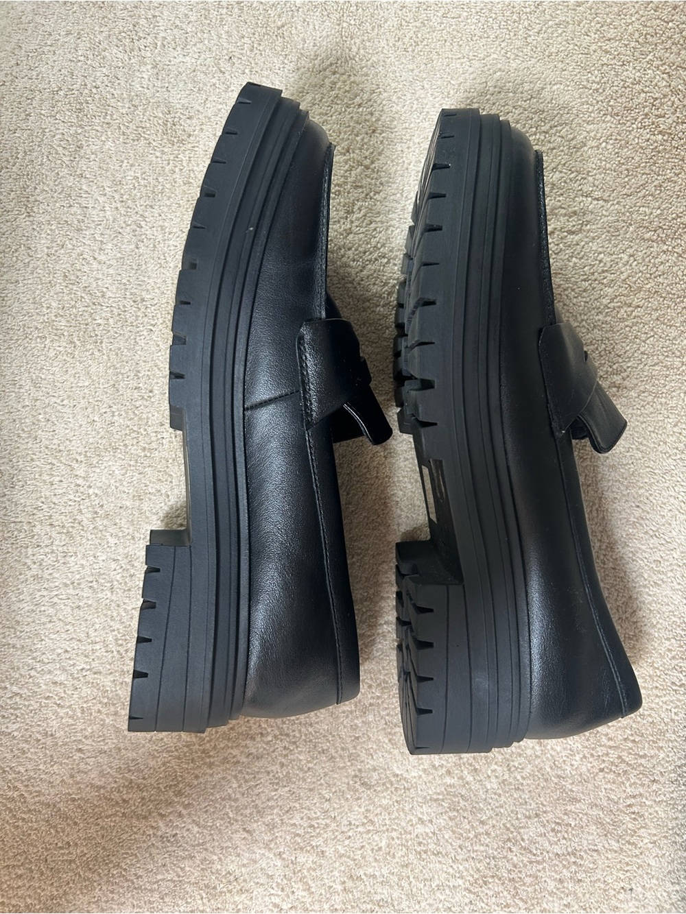 QUINCE Italian leather classic penny loafer with lug soles. Women’s Size 8 - Picture 4 of 7